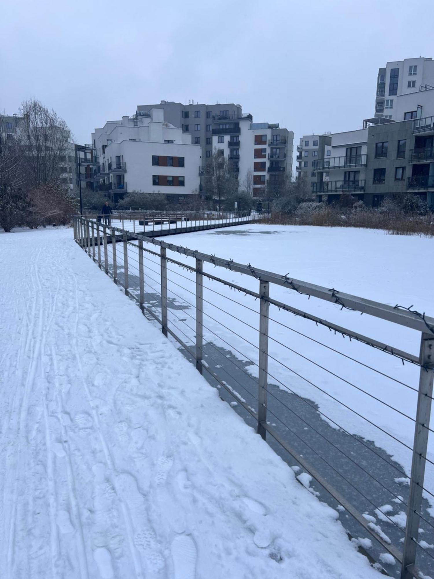 Apartamento Lake Park Apartament With Free Parking Airport Netflix Varsovia Exterior foto