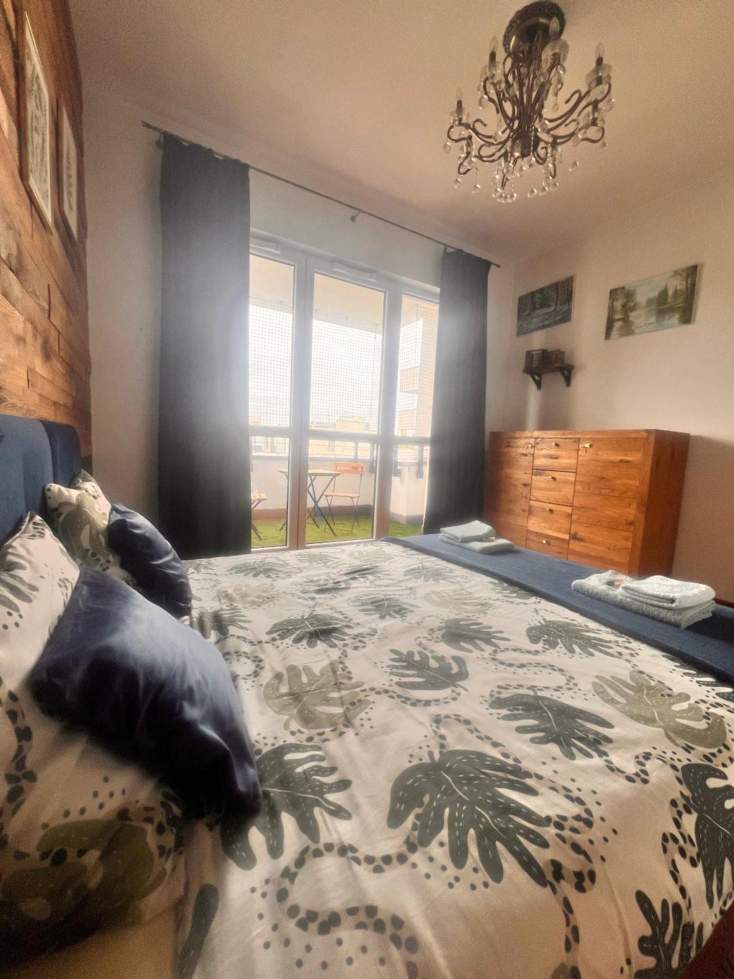Apartamento Lake Park Apartament With Free Parking Airport Netflix Varsovia Exterior foto