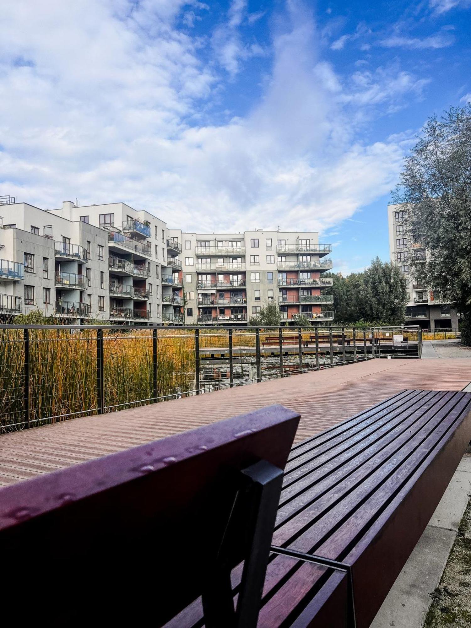 Apartamento Lake Park Apartament With Free Parking Airport Netflix Varsovia Exterior foto